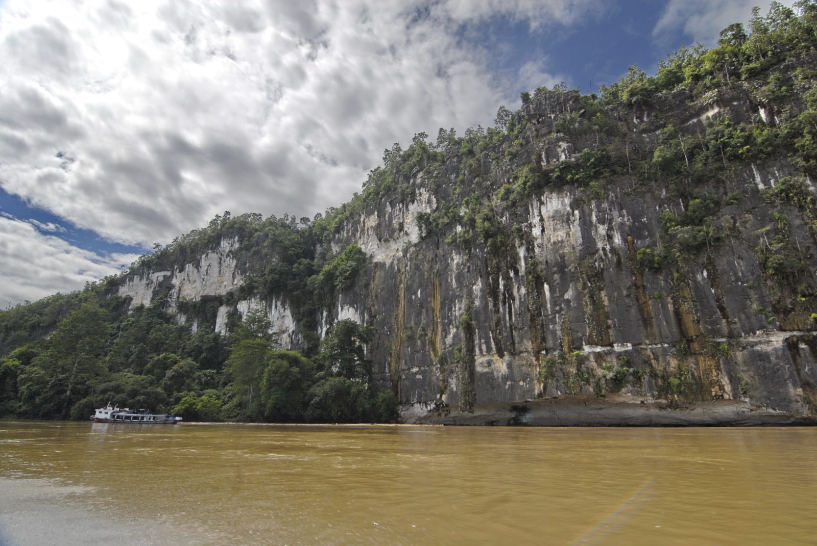 Ekowisata dan Wisata Budaya Dayak